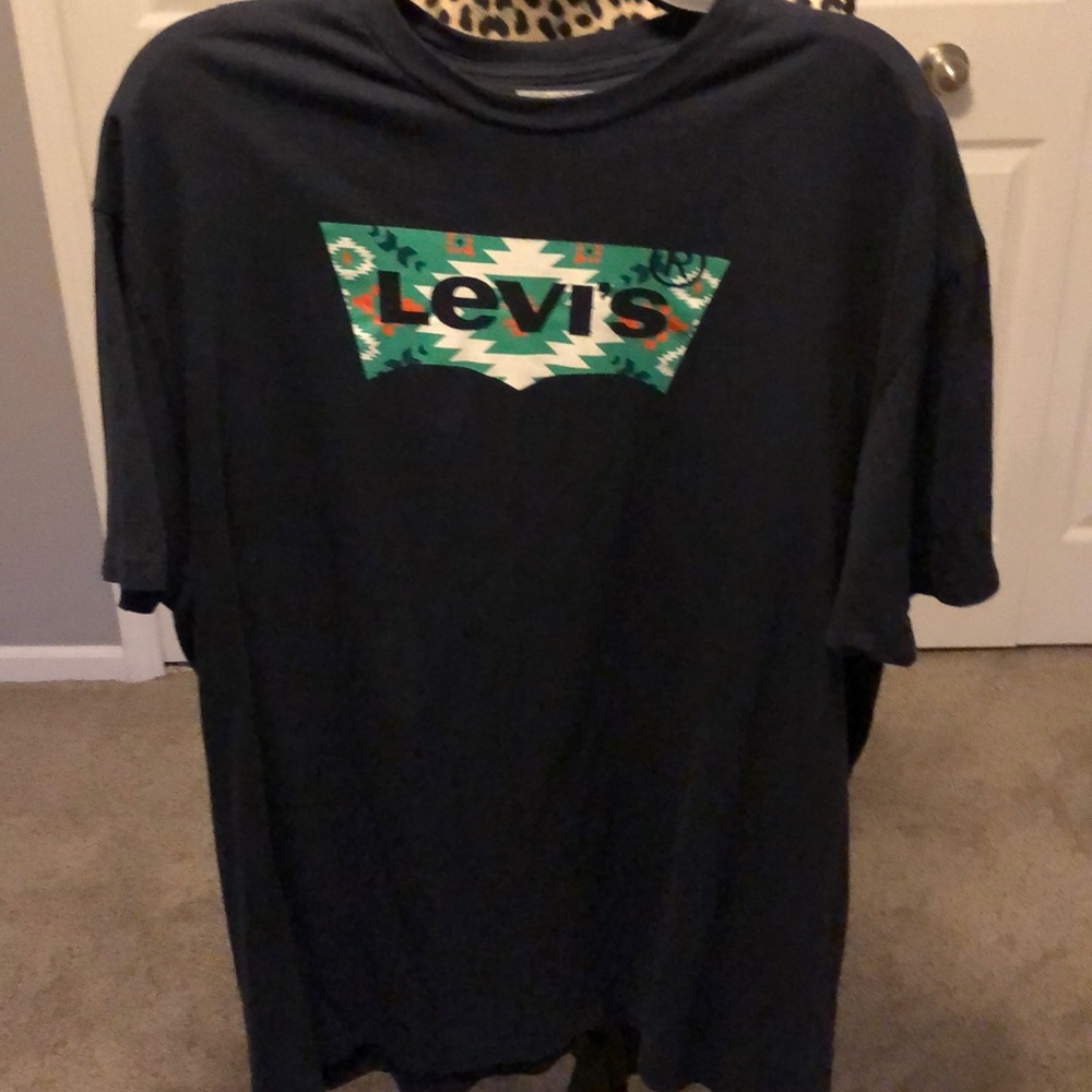 Levi’s navy blue tee shirt